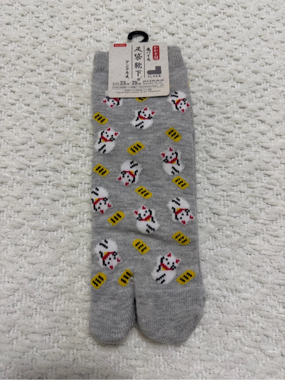 Daiso Maneki Neko Lucky Cat Split Toe Tabi Socks Japan Women